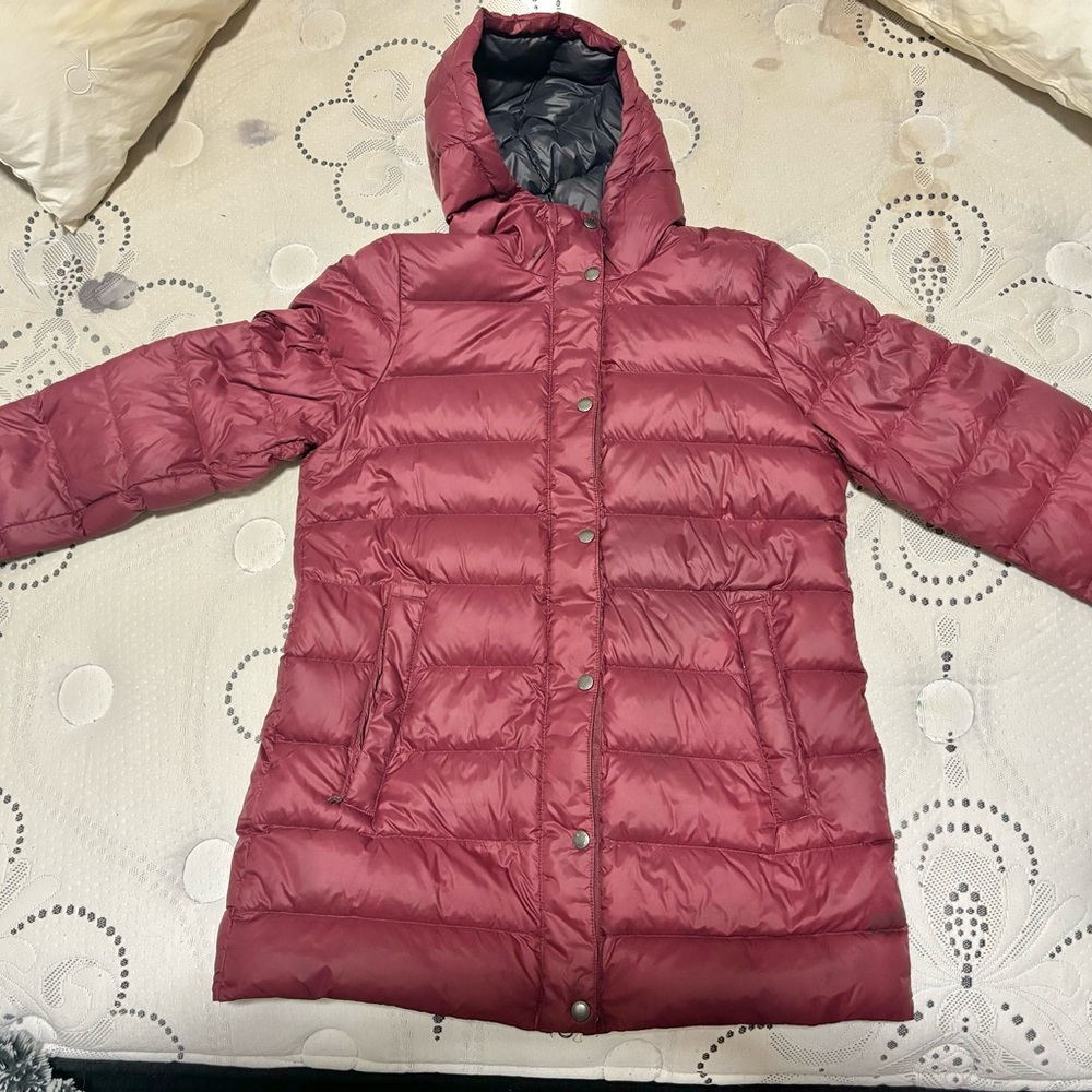Eddie Bauer Burgundy size Medium Women’s Puffer light weight Jacket